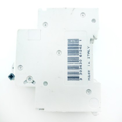 Schneider Electric Domae Dom40B6 B40 40A 40 Amp MCB Circuit Breaker Type B